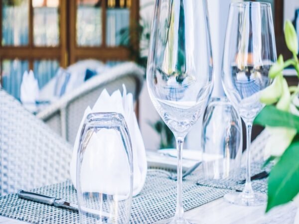 Glassware suppliers in dubai