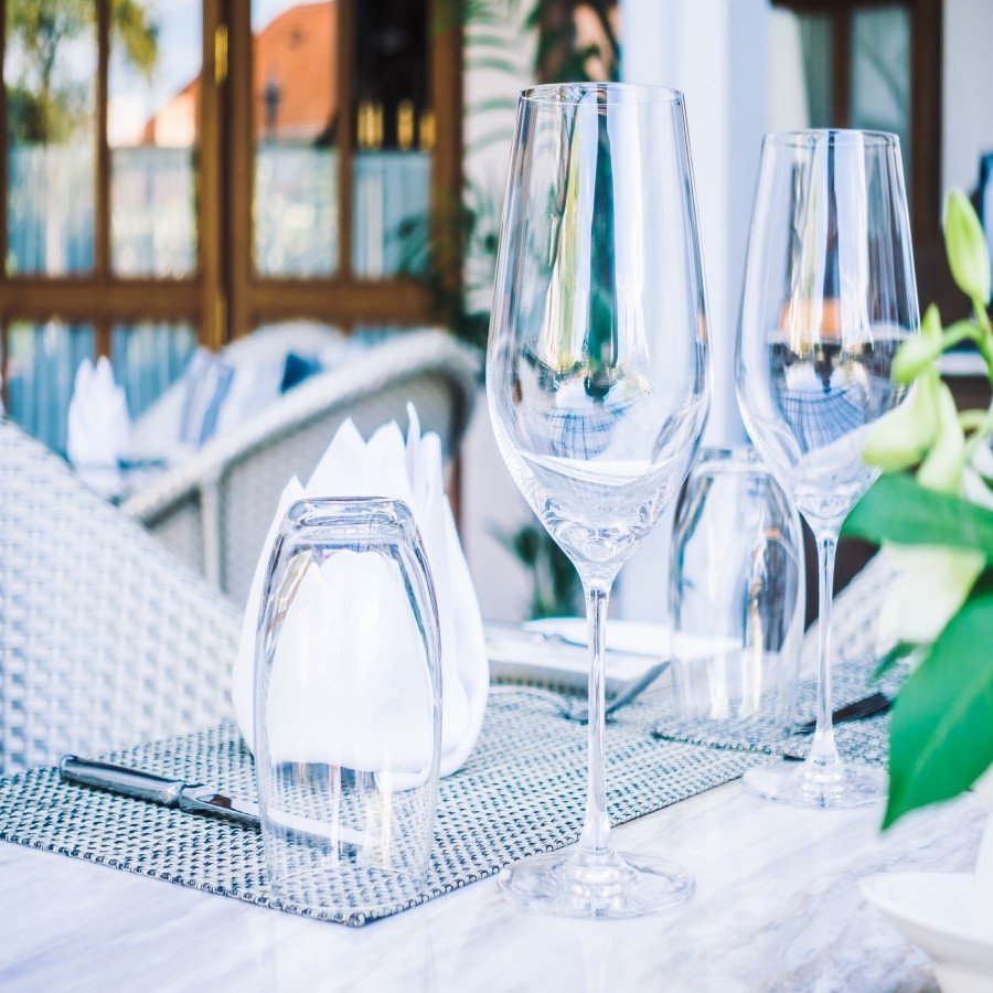 Glassware suppliers in dubai